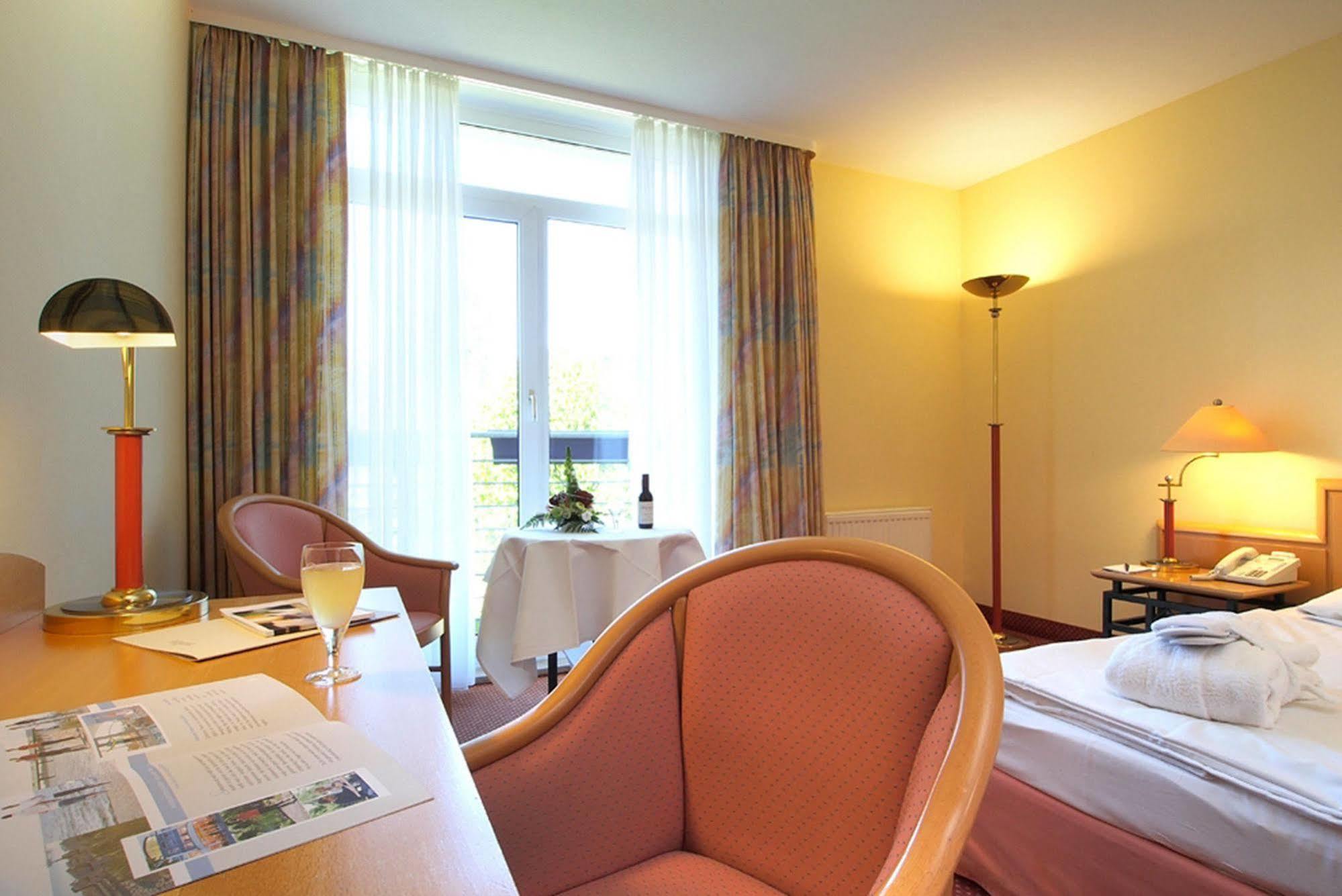 ท็อป คันทรีไลน์ เซโฮเทล กรอสเฮอร์ซอก ฟอน เมคเลนบวร์ค บอลเทนฮาเกิน Hotel บอลเทินฮาเกิน ภายนอก รูปภาพ